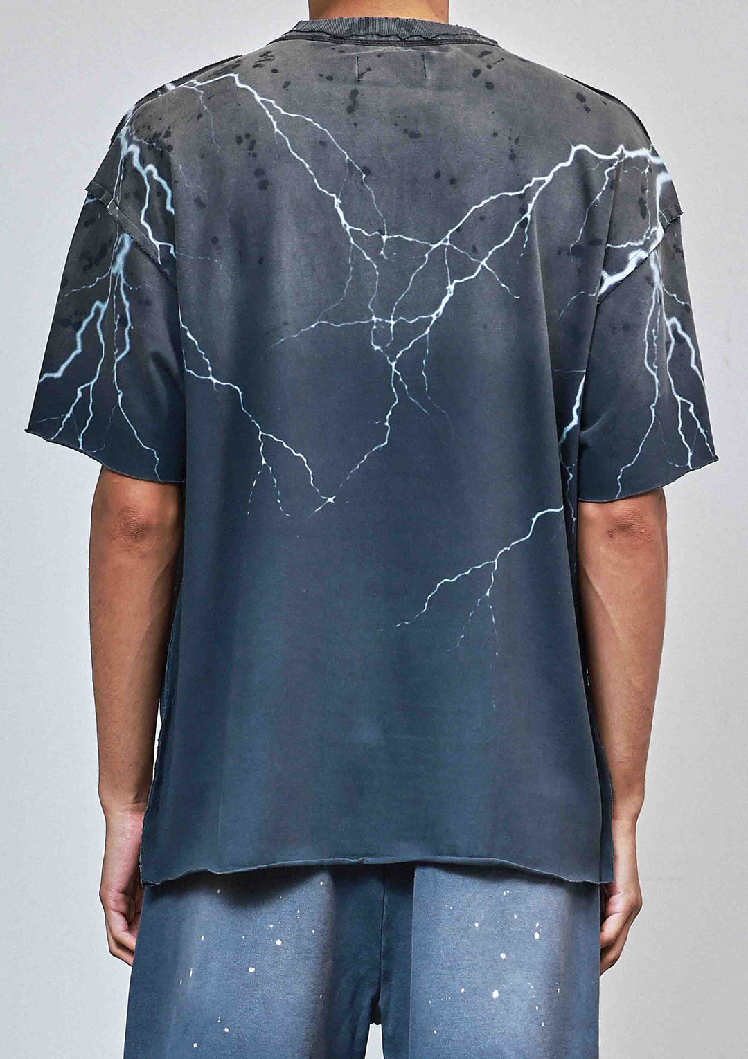 ABOVE ALL THINGS WINGS OF DOMINION TEE: DK GREY / S