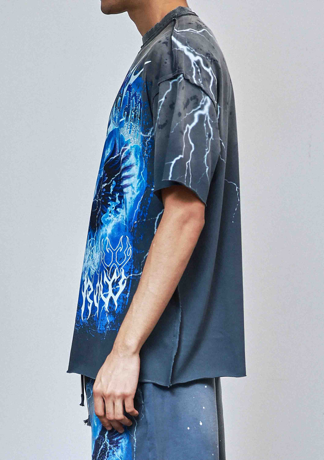 ABOVE ALL THINGS WINGS OF DOMINION TEE: DK GREY / L