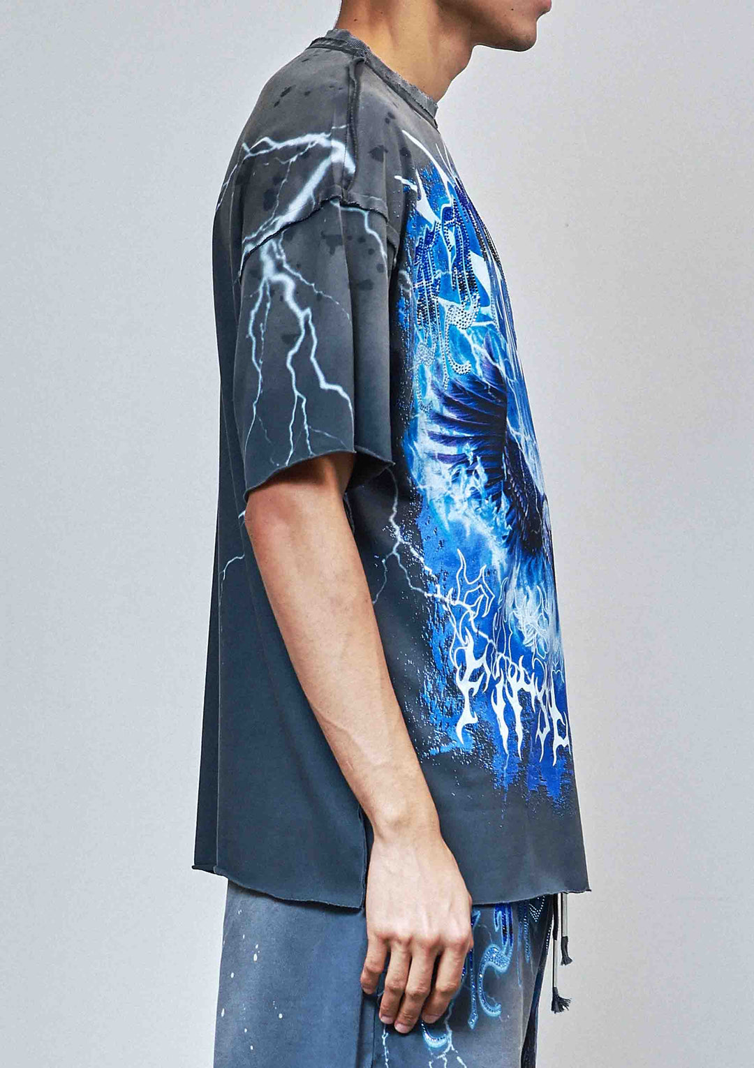 ABOVE ALL THINGS WINGS OF DOMINION TEE: DK GREY / S