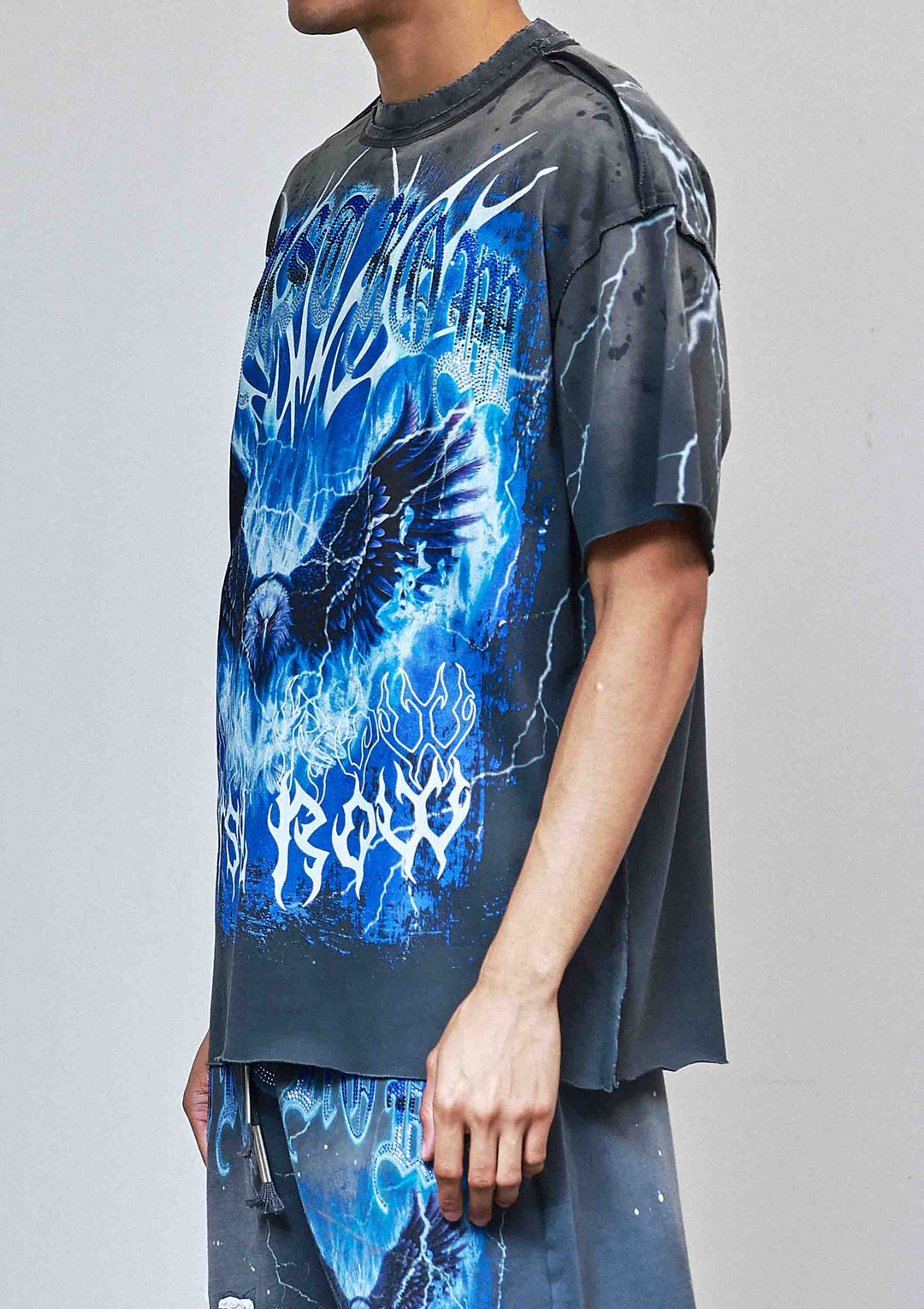 ABOVE ALL THINGS WINGS OF DOMINION TEE: DK GREY / S